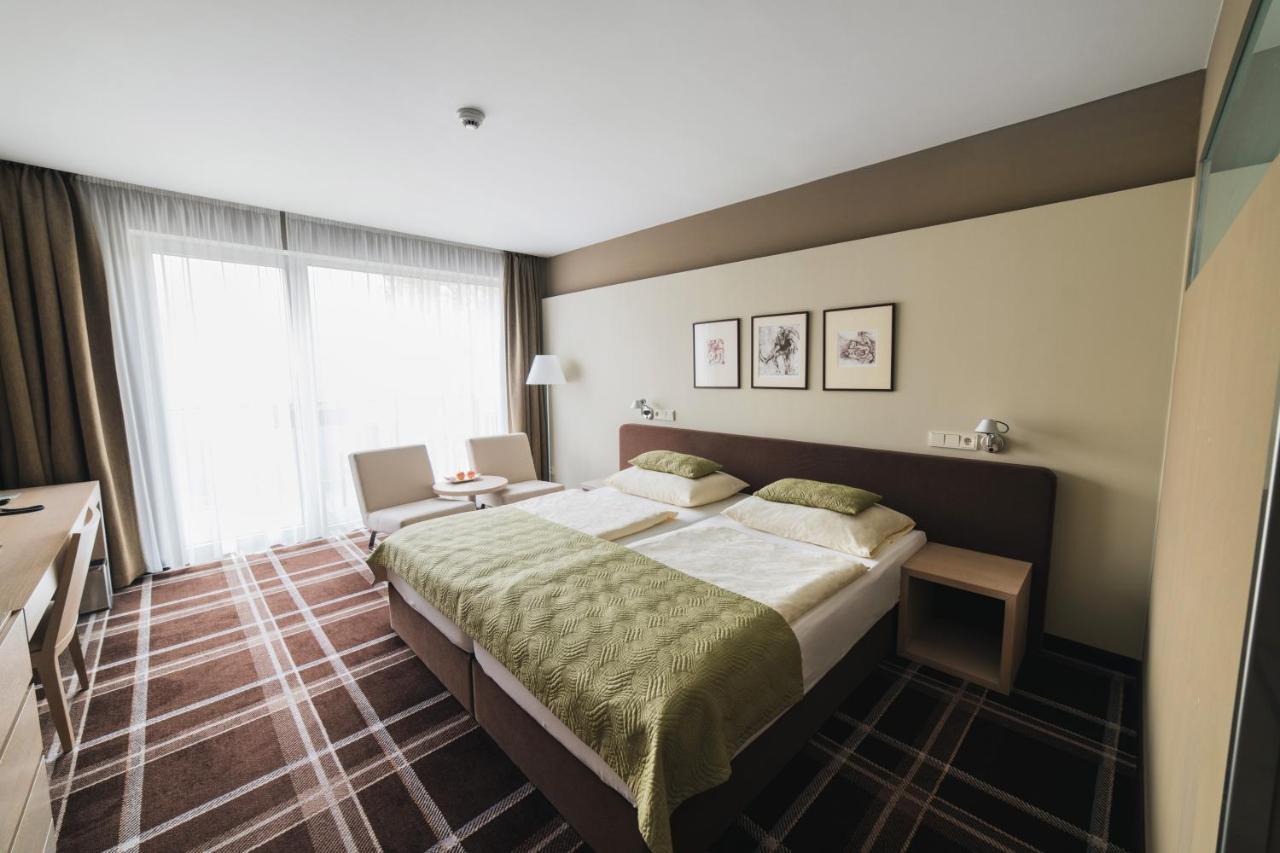 Hotel Split Kadaň Buitenkant foto